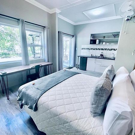 Отель Madeira Bed Куинстаун Экстерьер фото