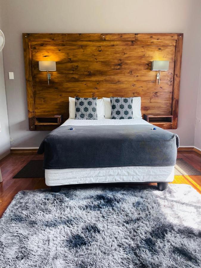 Отель Madeira Bed Куинстаун Экстерьер фото