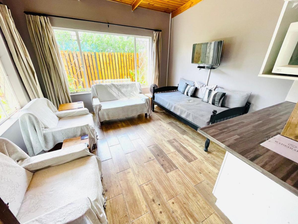 Отель Madeira Bed Куинстаун Экстерьер фото
