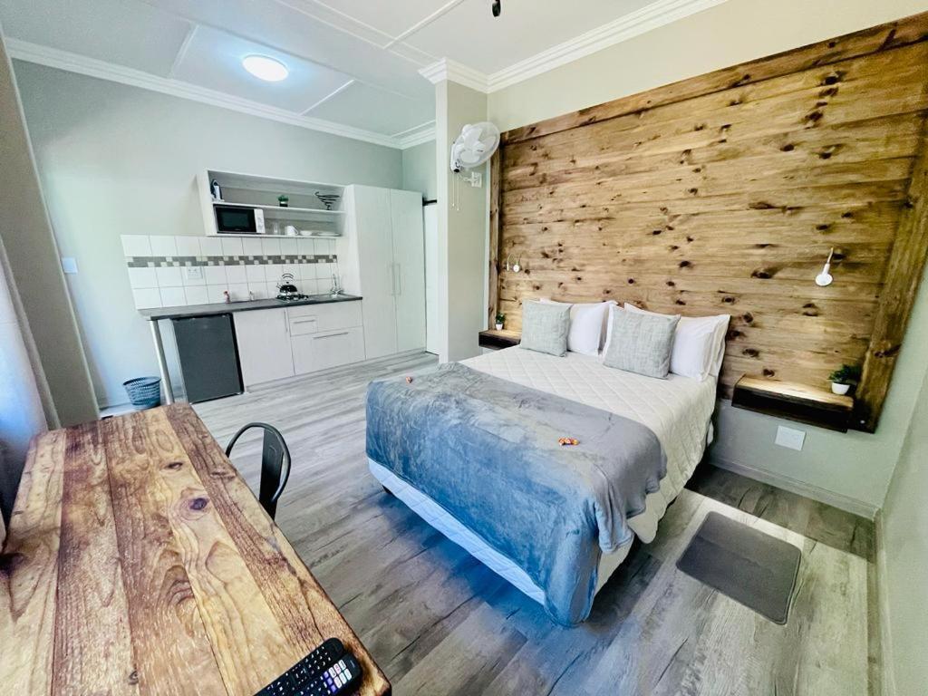 Отель Madeira Bed Куинстаун Экстерьер фото