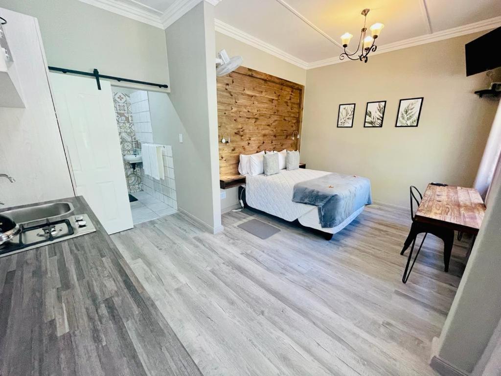 Отель Madeira Bed Куинстаун Экстерьер фото