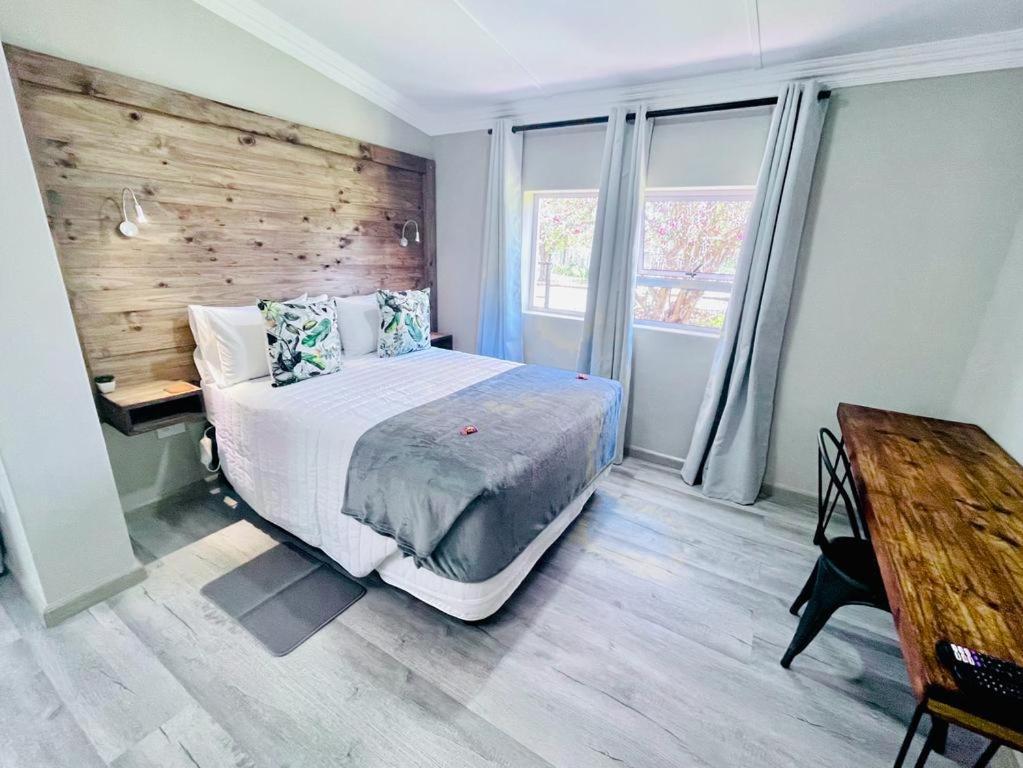 Отель Madeira Bed Куинстаун Экстерьер фото
